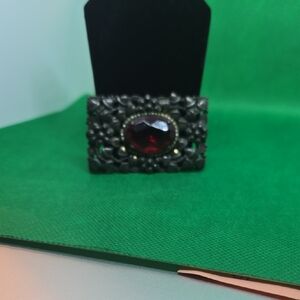 Elegant Black and Red Gemstone Ring